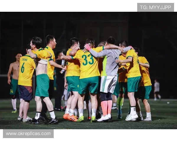 爱游戏足球官网举办足球明星见面会，粉丝零距离接触偶像